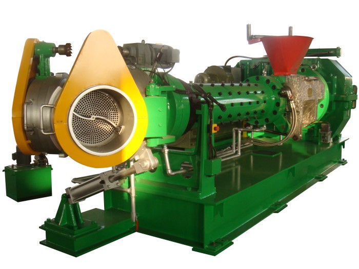 Pin-barrel cold feed rubber strainer